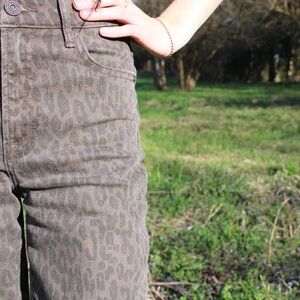 Women’s Leopard Print High-Rise Jeans in Brown